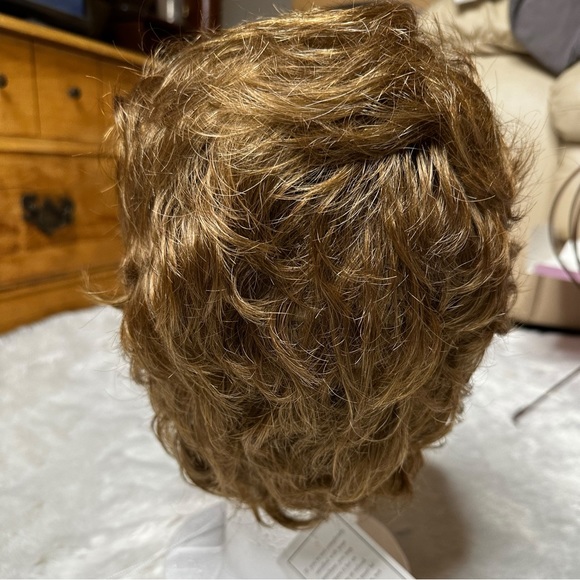 NWT Paula Young Cover Girl Whisper Lite Wig A2182 Light Golden Brown Average - Picture 4 of 11